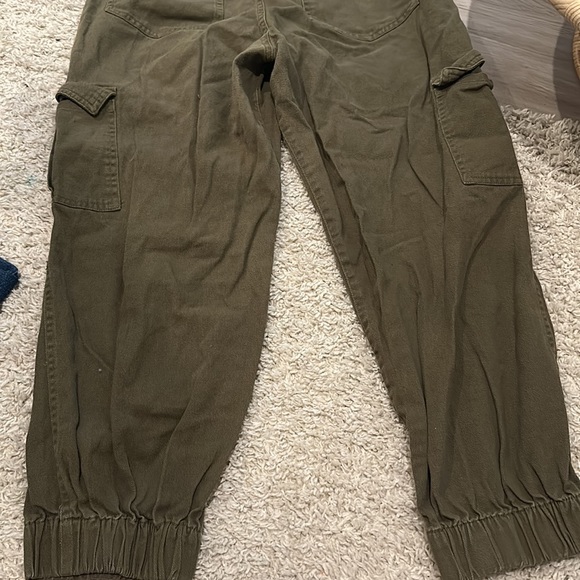 Cargos - Picture 3 of 3